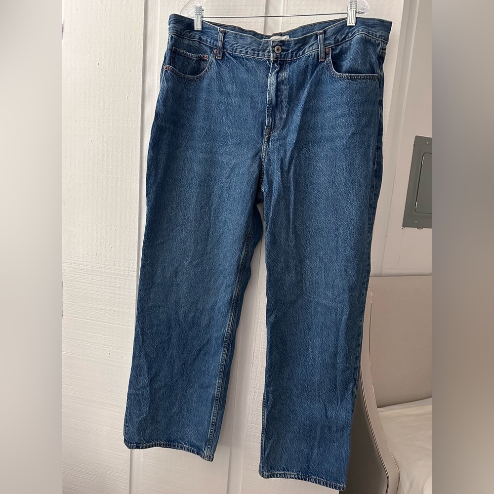 Abercrombie & Fitch Loose High Rise Jean - Size 34